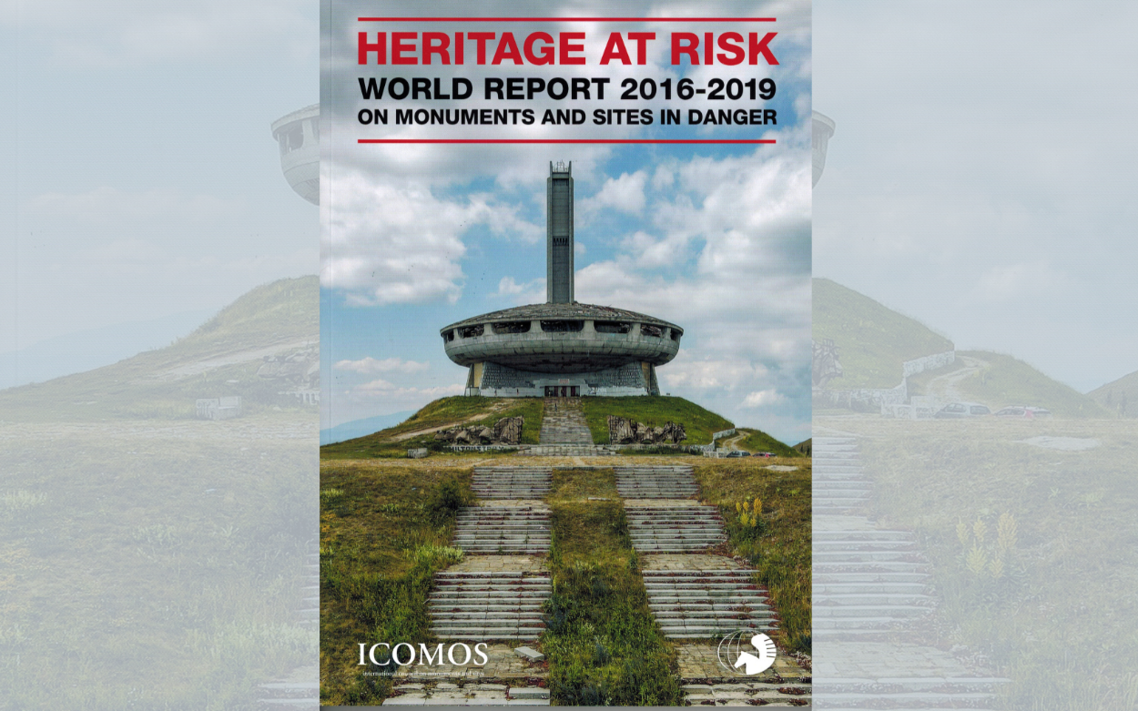 Cover of the Heritage at Risk report