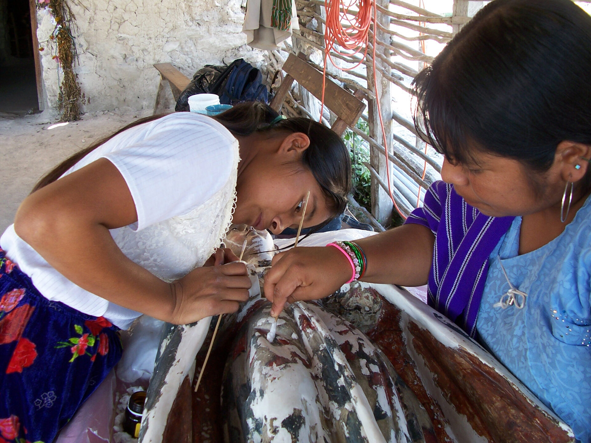  Description: In her case study, Renata Schneider describes the involvement of the local community in the reconstruction of the Temple of Nuestra Señora de la Asunción of Santa María Acapulco in central Mexico. In this photo, Pame women are involved in the intervention of statues damaged by a fire in the temple caused by a lightning strike in 2007.