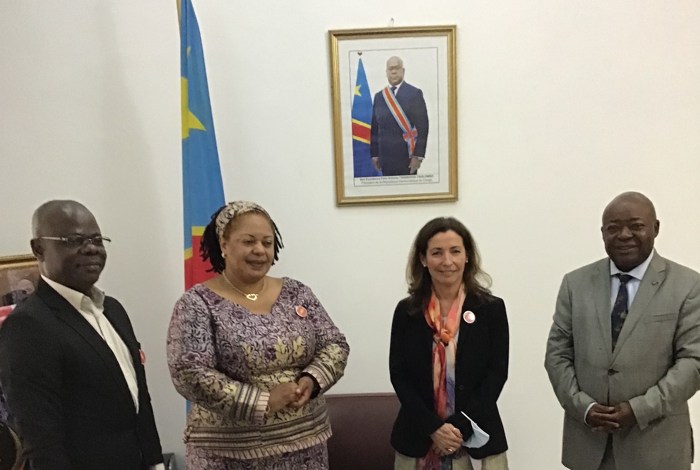 Teresa Patrício et la ministre de la Culture de la RDC lors d'une visite
