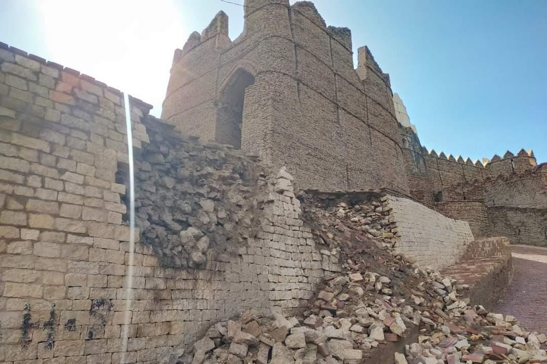 Picture of a Fort made of bricks, part of it is destroyed.