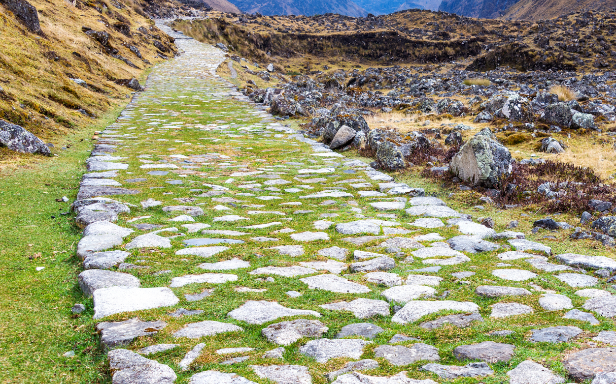 Paved cultural route, El Choro Trek, Colombia