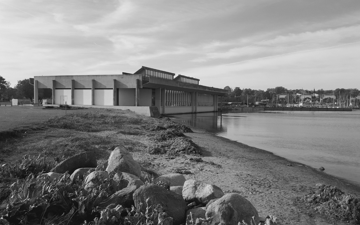 Black and White picture of the Viking Ship Hall